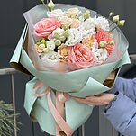 Букет Счастье S из эустомы, кустовых роз и розы сорта кахала