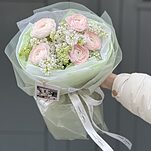 Букет Рафаэлло S из ранункулюсов и сирени