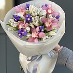 Букет Обыкновенное Чудо из цимбидиума, альстромерии и ирисов