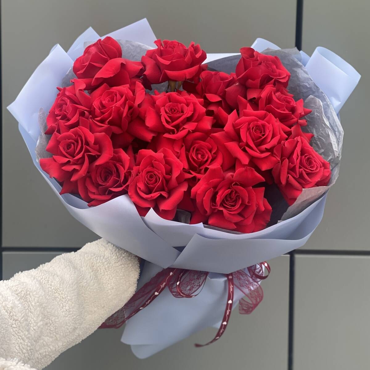 Букет Красный бархат из 15 французских красных роз