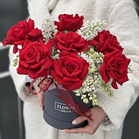Коробка Love is… из французских красных роз и сирени