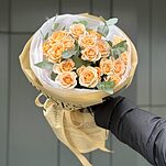 Букет Солнечный подарок из 5 веток кустовых роз морнинг стар и эвкалипта