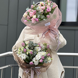 Букет Вернисаж Микс из пионовидных тюльпанов, эустомы и эвкалипта