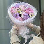 Букет Принцесса сердца из пионов, маттиолы и танацетума