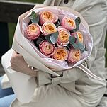 Букет Вувузелла из 9 роз и эвкалипта
