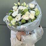 Букет Лесная Нимфа из эустомы, ранункулюсов, оксипеталума и вибурнума