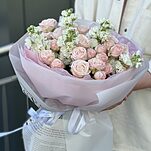 Букет Летнее Сновидение из кустовой розы бомбастик и маттиолы