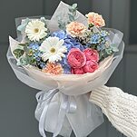 Букет Это Любовь из гортензии, диантуса, оксипеталума, озотамнуса, гербер и кустовой розы