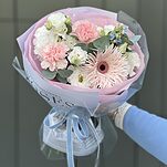 Букет Для неё из герберы, оксипеталума, эустомы, гвоздики и эвкалипта