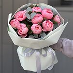 Букет Салмон из 9 пионов и эвкалипта