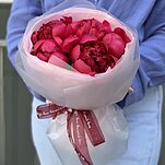 Букет Кармен из 5 бордовых пионов
