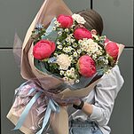 Букет Теплые мгновения из пионов, гвоздики, танацетума, оксипеталума