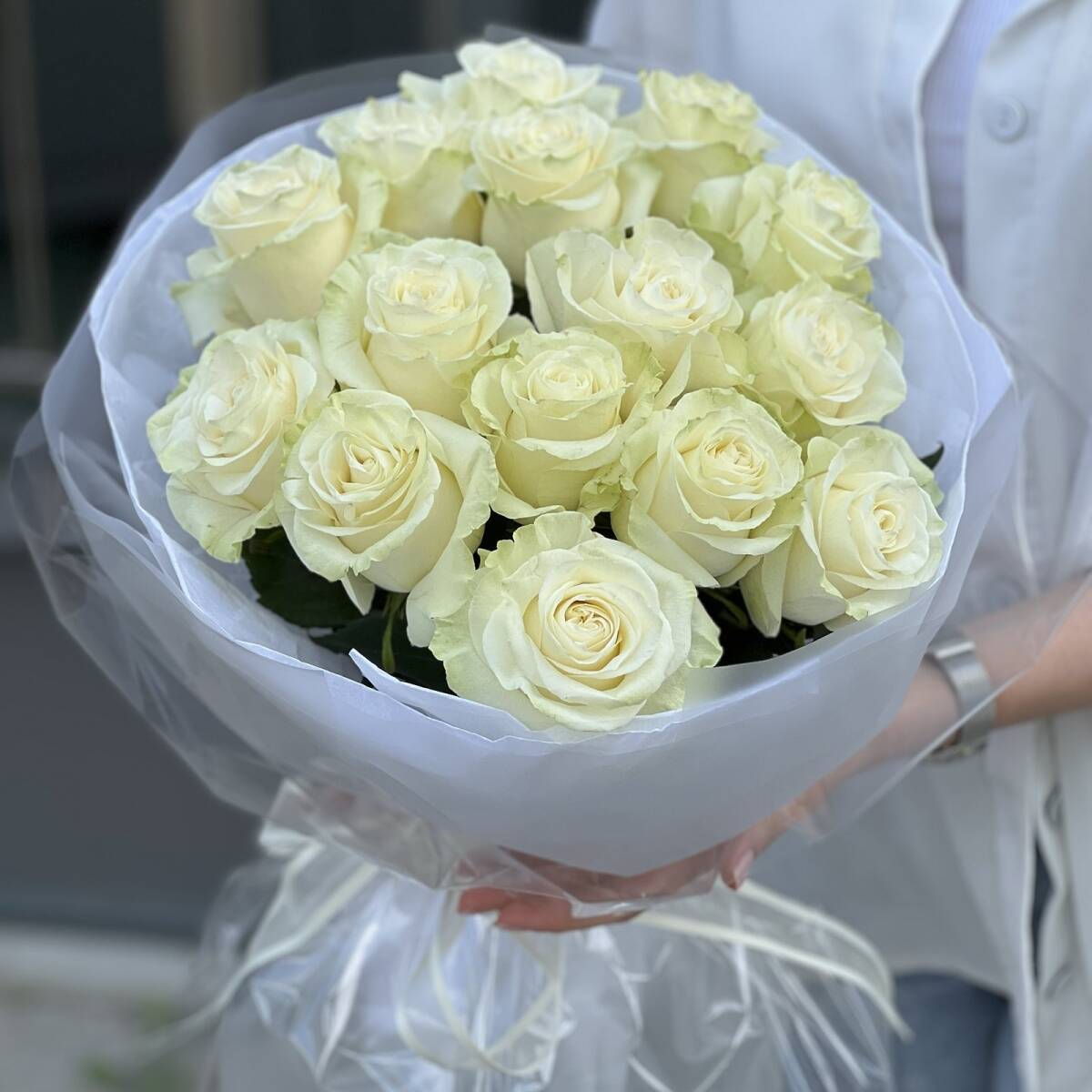 Букет Лайм из 15 белых роз