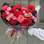 Букет Ассоль из гербер, роз сорта кахала, фридом, пионов и кустовой розы