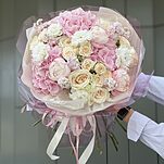 Букет Воздушный Замок из пионов, гортензии, маттиолы, кустовы роз и роз сорта охара, эустомы
