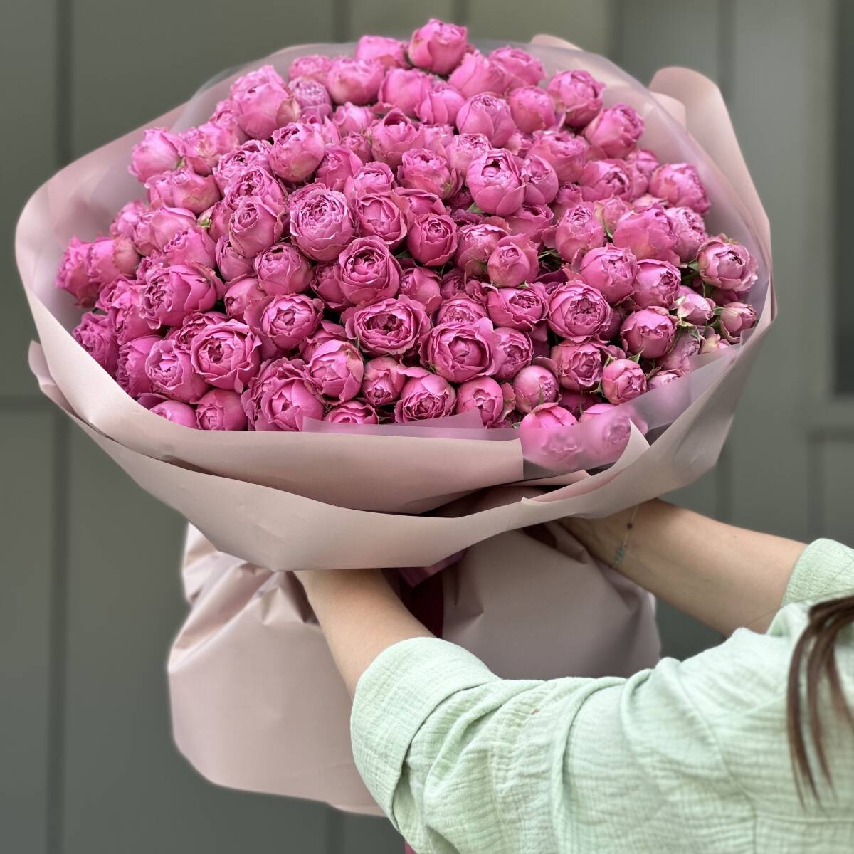 Букет Розовые сладости из 35 веток пионовидных роз