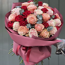 Букет Исполнение Мечты из 39 красных роз и роз сорта кахала