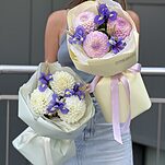 Букет Первая Улыбка из георгин, ирисов и колосков