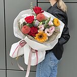 Букет Лучший День из подсолнухов, георгин, эустомы, диантуса, хризантемы и эвкалипта