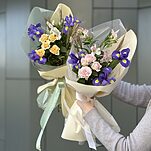 Букет Ясное Утро из кустовой розы, ирисов, колосков и альстромерии