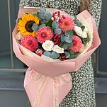 Букет Грейпфрут из Подсолнуха, георгин, вибурнума, кустовых роз и эвкалипта