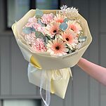 Букет Иволга из гербер, диантуса, рускуса и эвкалипта