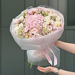 Букет Рея из гортензии, кустовых роз, эустомы, танацетума и маттиолы