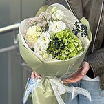 Букет Цейлон из гортензии, вибурнума, эустомы и георгин