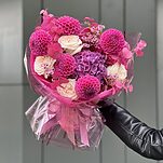 Букет Ягодная Долина из георгин, гортензии, хамелациума, роз сорта охара и крашенного эвкалипта