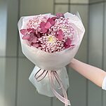 Букет Виена из хризантем и эвкалипта