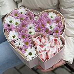 Сердце из хризантем и рафаэлло Сладкая прелесть