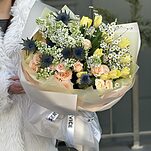 Букет ДНК Весны из тюльпанов, сирени, танацетума, эрингиума и кустовых роз