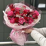 Букет Начало Любви из красных ранункулюсов, розы кантри, генисты, тюльпанов рэд принцесс и леукодендрона
