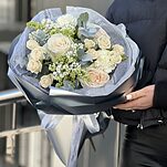 Букет Аделина из роз сорта Охара, порцелина, сирени, гвоздики и эвкалипта