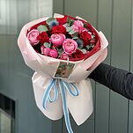 Букет Манифест Любви из роз сорта Фридом, кустовых роз сильвия пинк и эрингиума