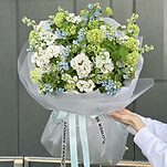 Букет Сбывшаяся Мечта из маттиолы, вибурнума, оксипеталума и зелени