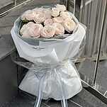 Букет Милашка из 7 веток кустовых роз сорта бомбастик