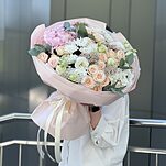 Букет Болонья из гортензии, эустомы, кустовых роз, хризантем, озотамнуса и эвкалипта