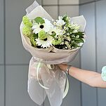 Букет Свежесть лета из гербер, танацетума, вибурнума и альстромерий