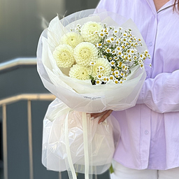 Букет Летняя Сказка из георгин, танацетума и стифы