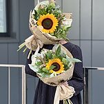 Букет Солнце из подсолнуха, скиммии, альстромерии, колоскови и писташи