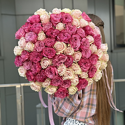 Букет Микс из 75 роз сорта Кантри и Пинк Мондиаль