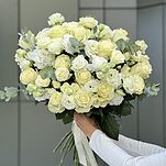 Букет Сияй из эустомы, кустовых и одноголовых роз и эвкалипта