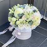 Коробка Вкус Лета из георгин, эустомы, эвкалипта и кустовой розы