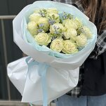 Букет Берег Моря из роз и оксипеталума