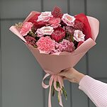 Букет Песня из протеи, скиммии, эустомы и гвоздики