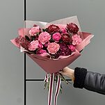 Букет Вишневый морс из гортензии, кустовой пионовидной розы, хризантемы Бигуди, гвоздик и скимии
