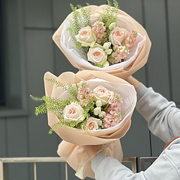 Букет Аромат Цветов из роз сорта охара, тласпии, белой маттиолы