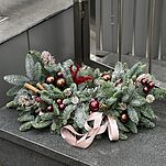 Композиция Чудеса зимы из нобилиса и новогоднего декора