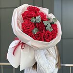 Букет Красный бархат из 9 французских красных роз и эвкалипта